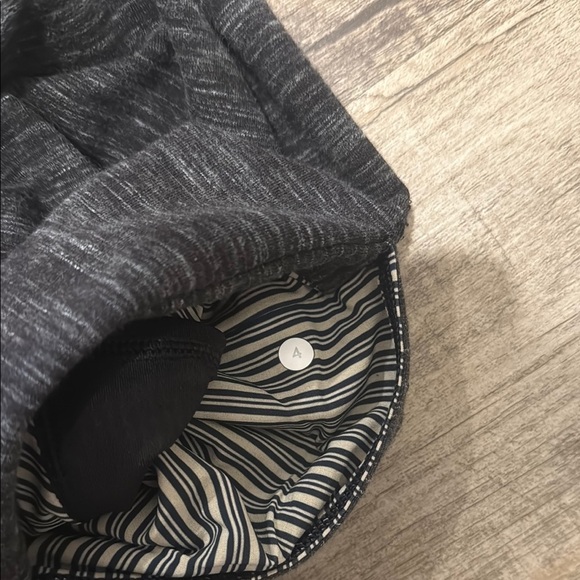 Lululemon - Exhalation Pullover II - Heathered Marled Black - Size 4 - Picture 13 of 13